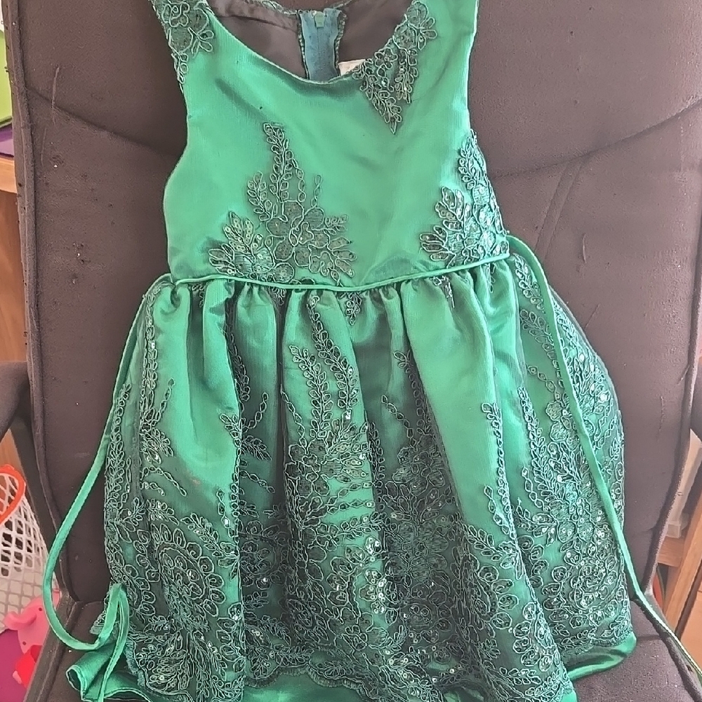 Embellished Green Sleeveless Sundress with Halter Neckline for Wedding Guest